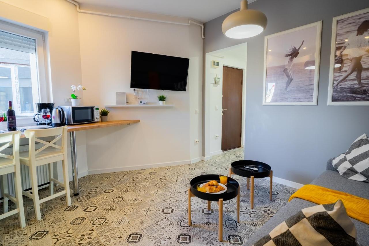 One Bedroom Flat In Bucharest'S Historic District Buitenkant foto