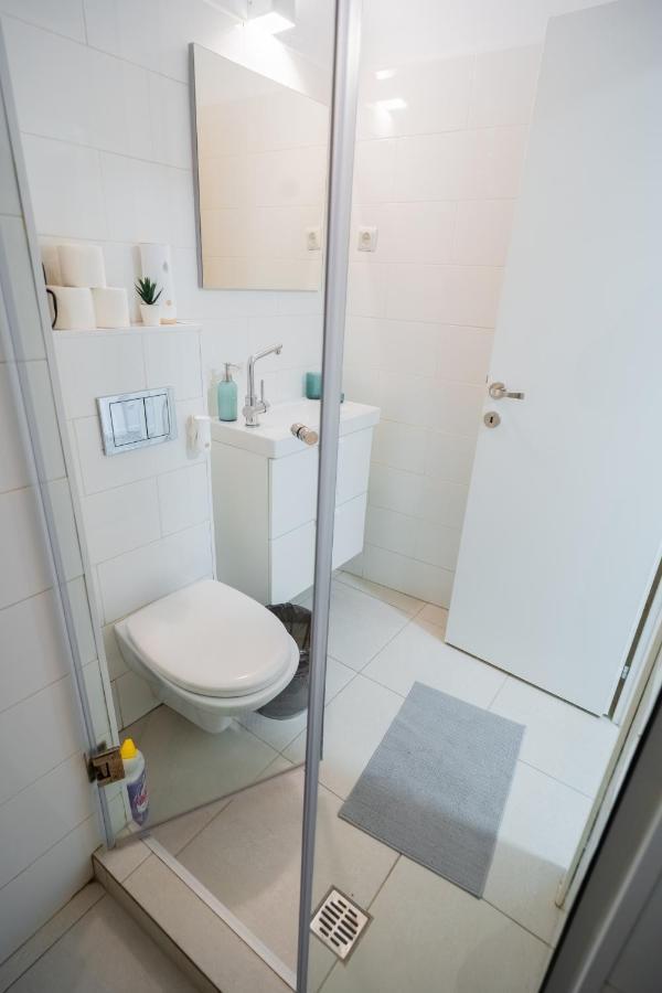 One Bedroom Flat In Bucharest'S Historic District Buitenkant foto