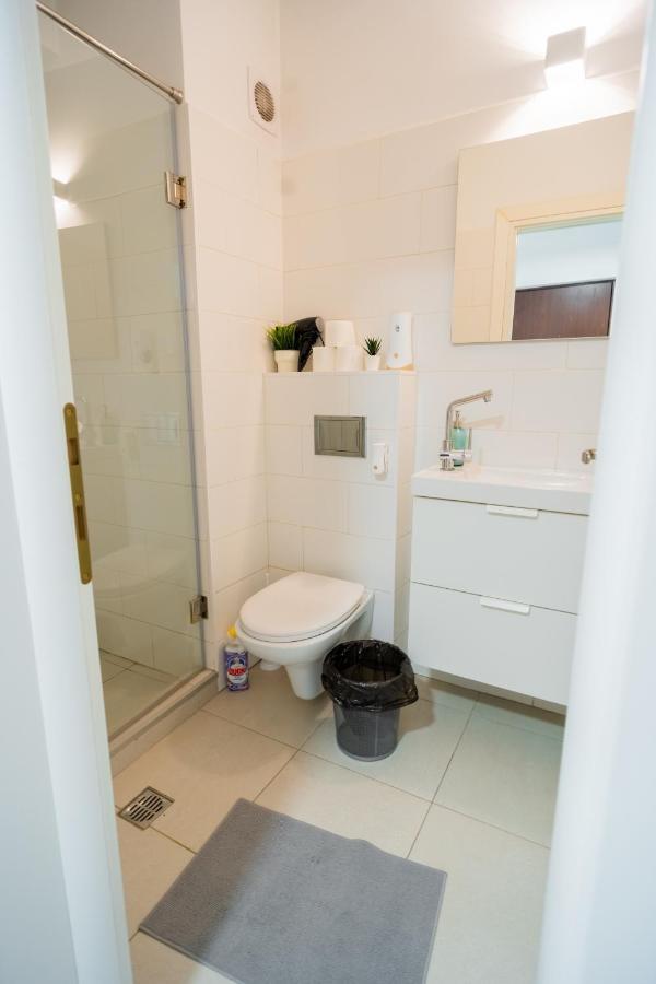 One Bedroom Flat In Bucharest'S Historic District Buitenkant foto