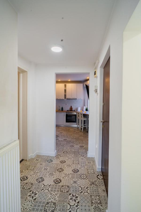 One Bedroom Flat In Bucharest'S Historic District Buitenkant foto