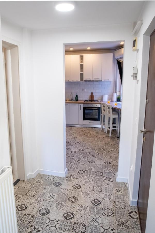 One Bedroom Flat In Bucharest'S Historic District Buitenkant foto