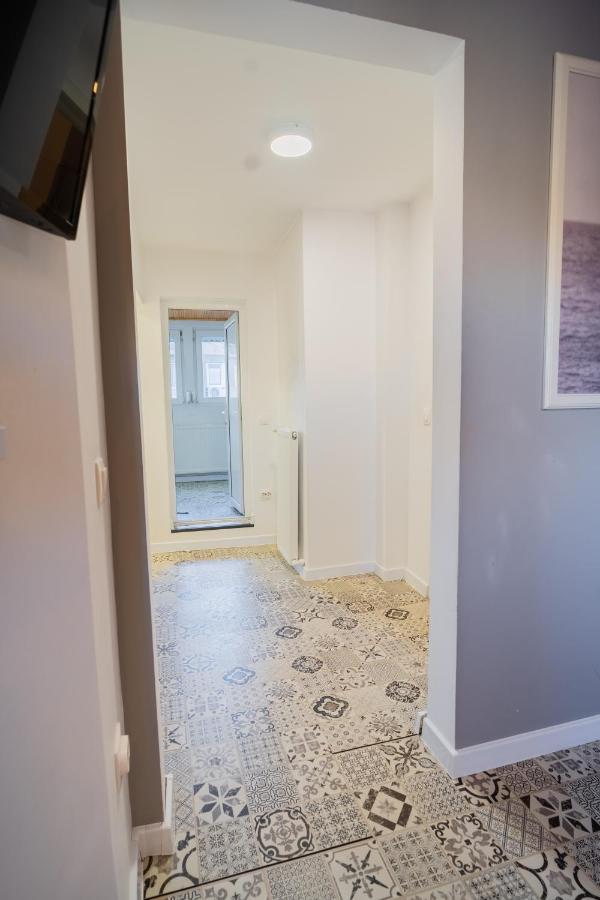 One Bedroom Flat In Bucharest'S Historic District Buitenkant foto