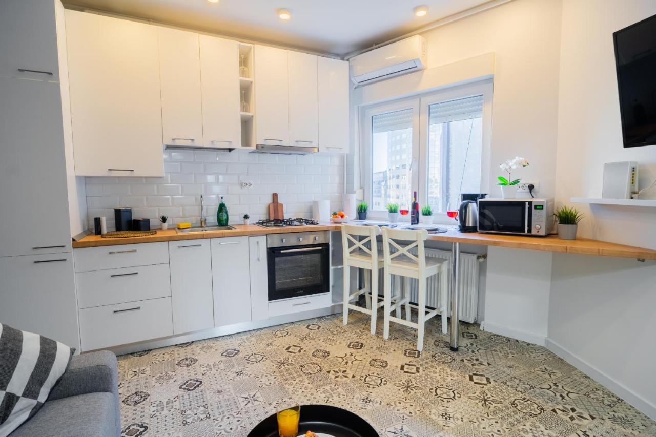 One Bedroom Flat In Bucharest'S Historic District Buitenkant foto