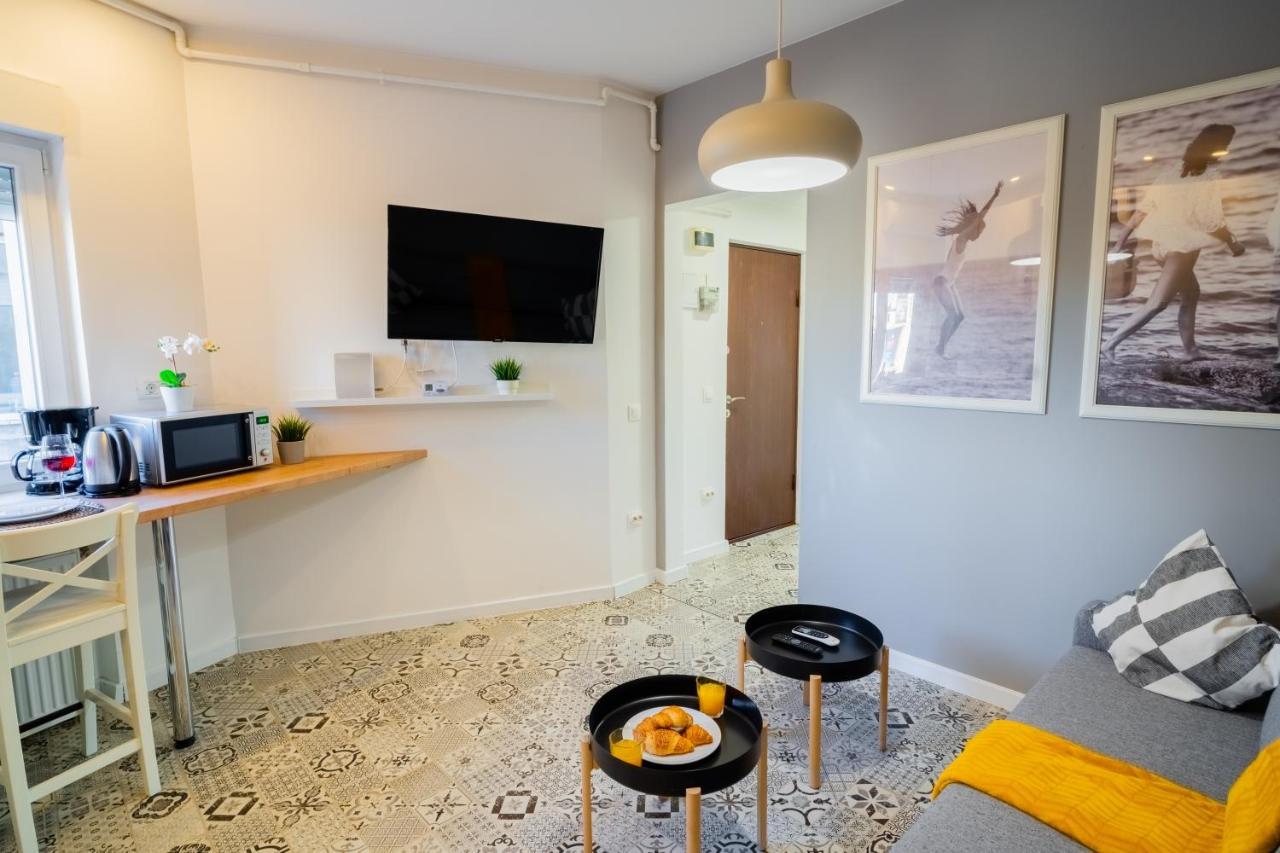 One Bedroom Flat In Bucharest'S Historic District Buitenkant foto