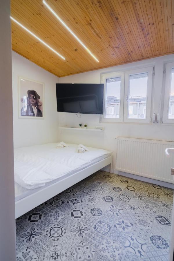 One Bedroom Flat In Bucharest'S Historic District Buitenkant foto