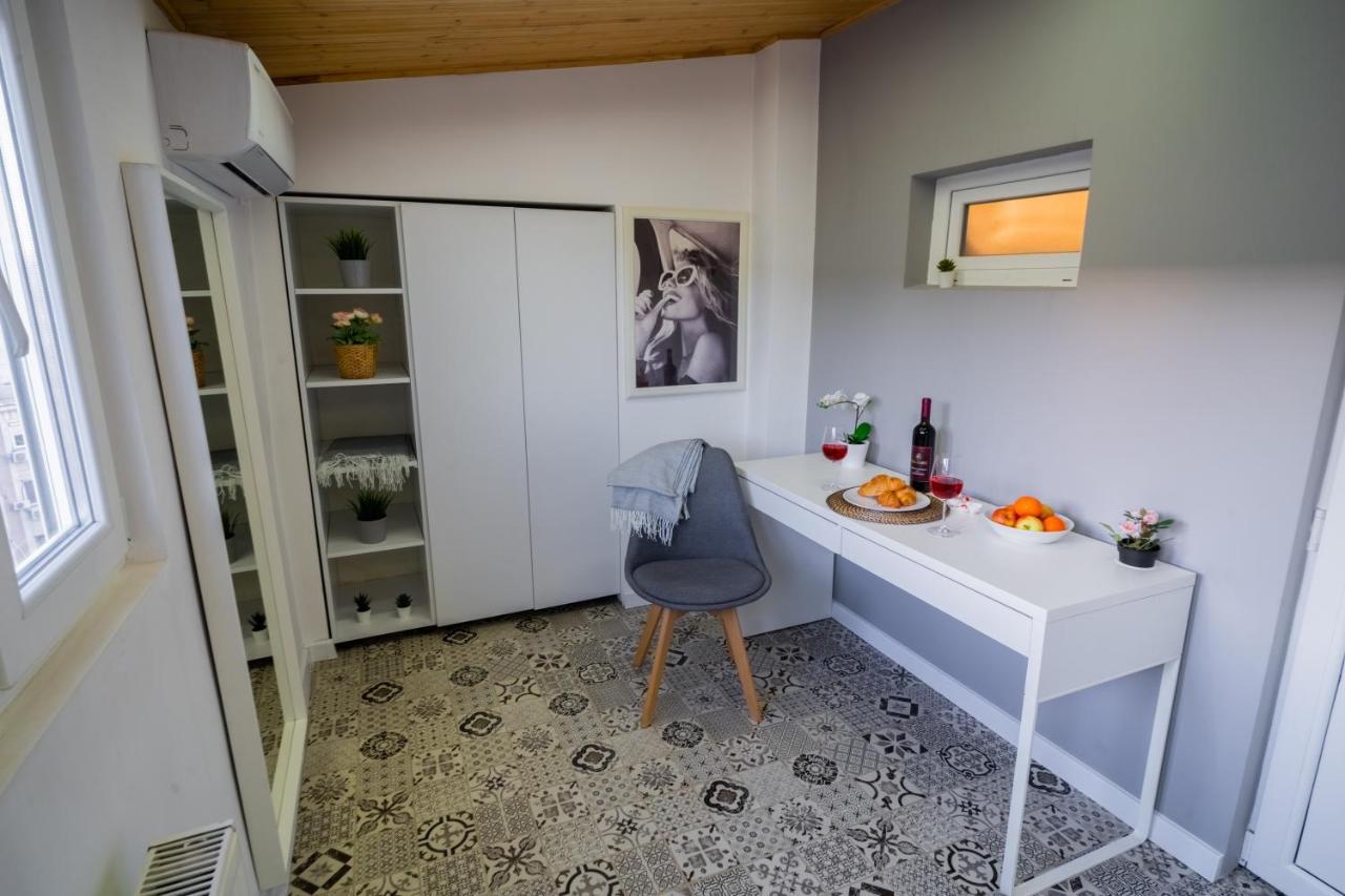 One Bedroom Flat In Bucharest'S Historic District Buitenkant foto