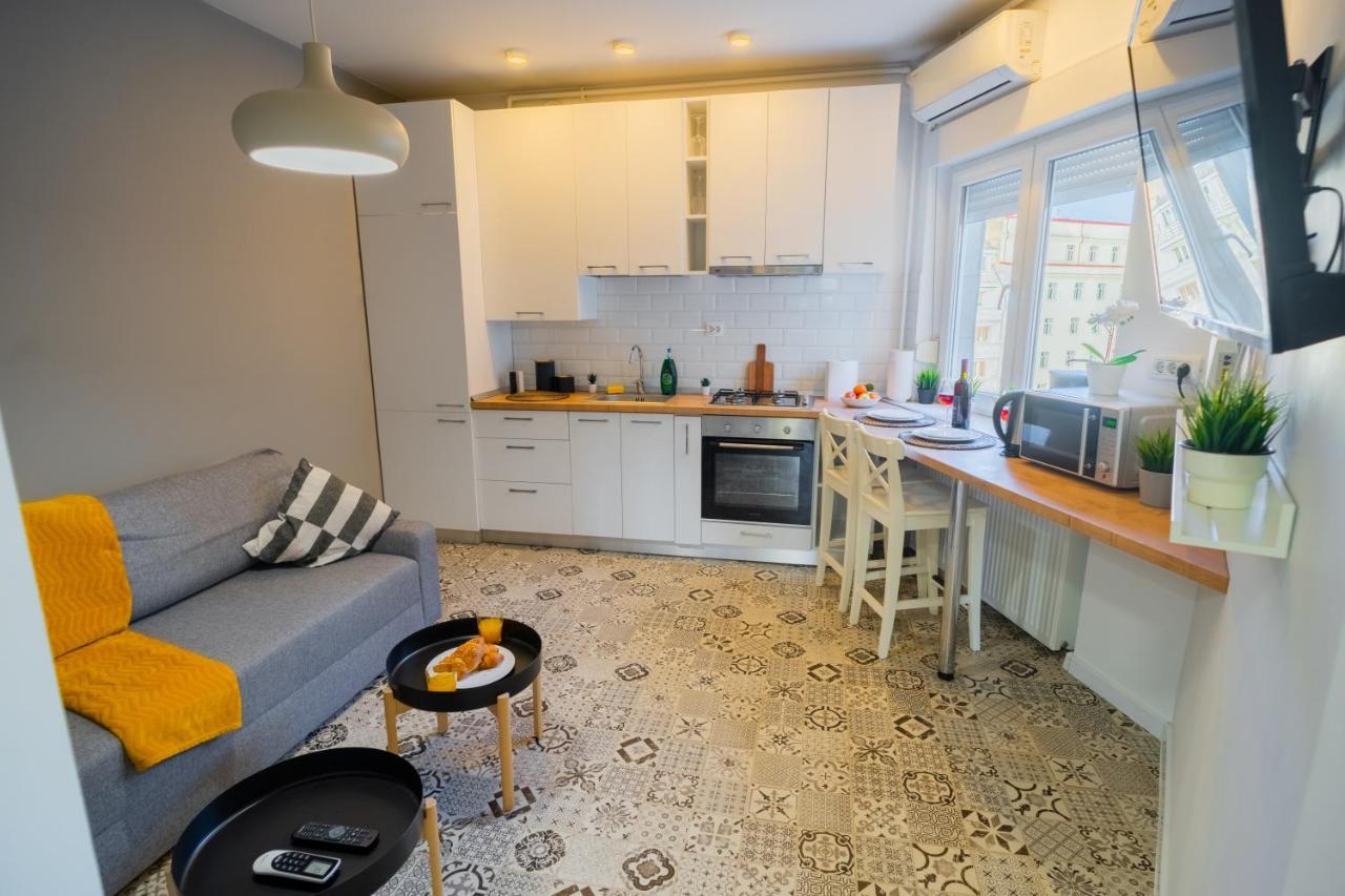 One Bedroom Flat In Bucharest'S Historic District Buitenkant foto